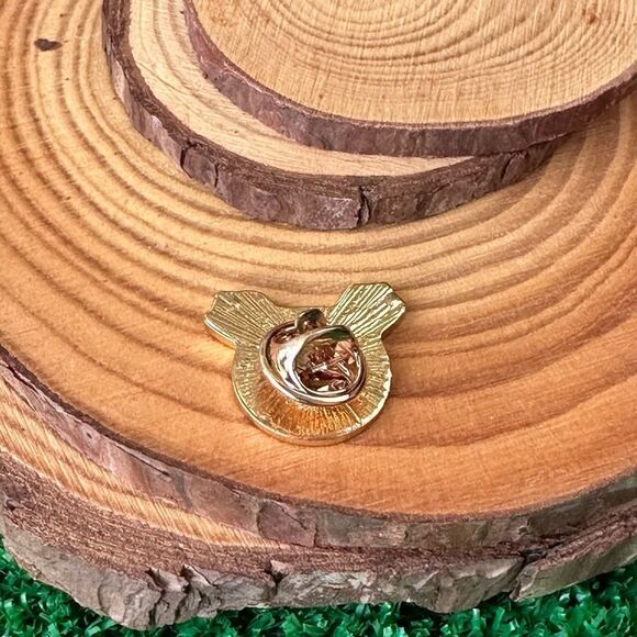 Donald Duck Butt Tush Enamel Pin/ Brooch - Picture 4 of 5